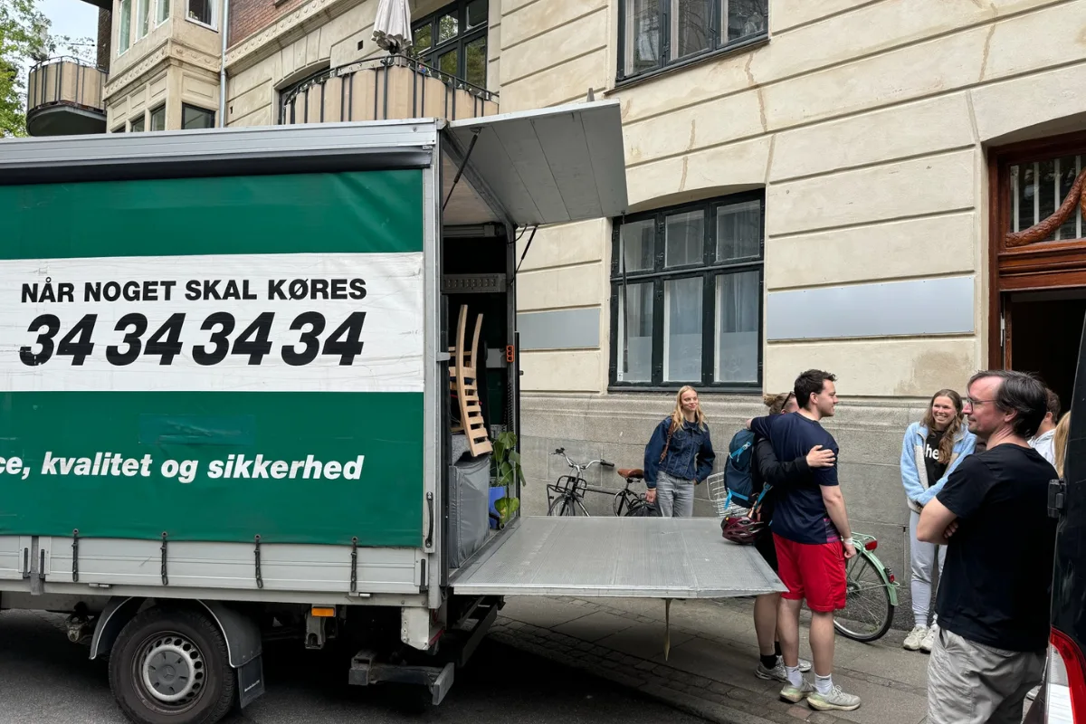 Vil du klare flytningen på trapper selv, men mangler hjælp til transport, står vi klar.