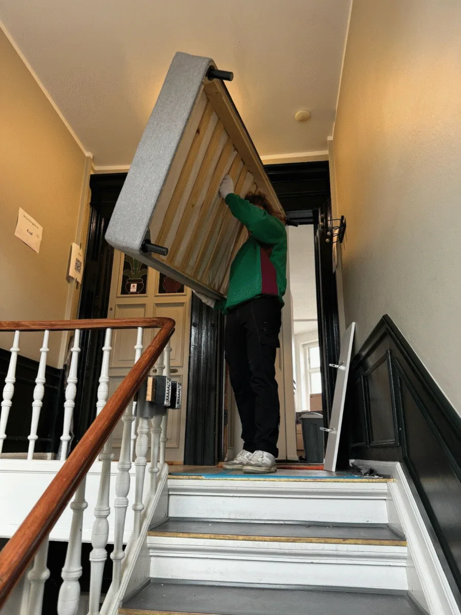 Effektiv flytning og transport af seng i København