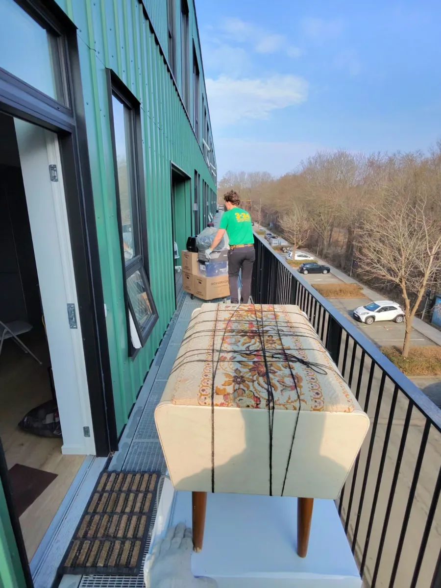 Professionel flytning af skrøbelige møbler i København. Ideel til flytning af 3-værelses lejlighed for ældre.