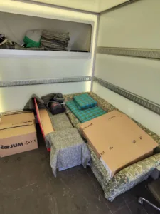 Professionel flytning af sofa til 6. sal i København med fokus på sikkerhed og effektivitet.