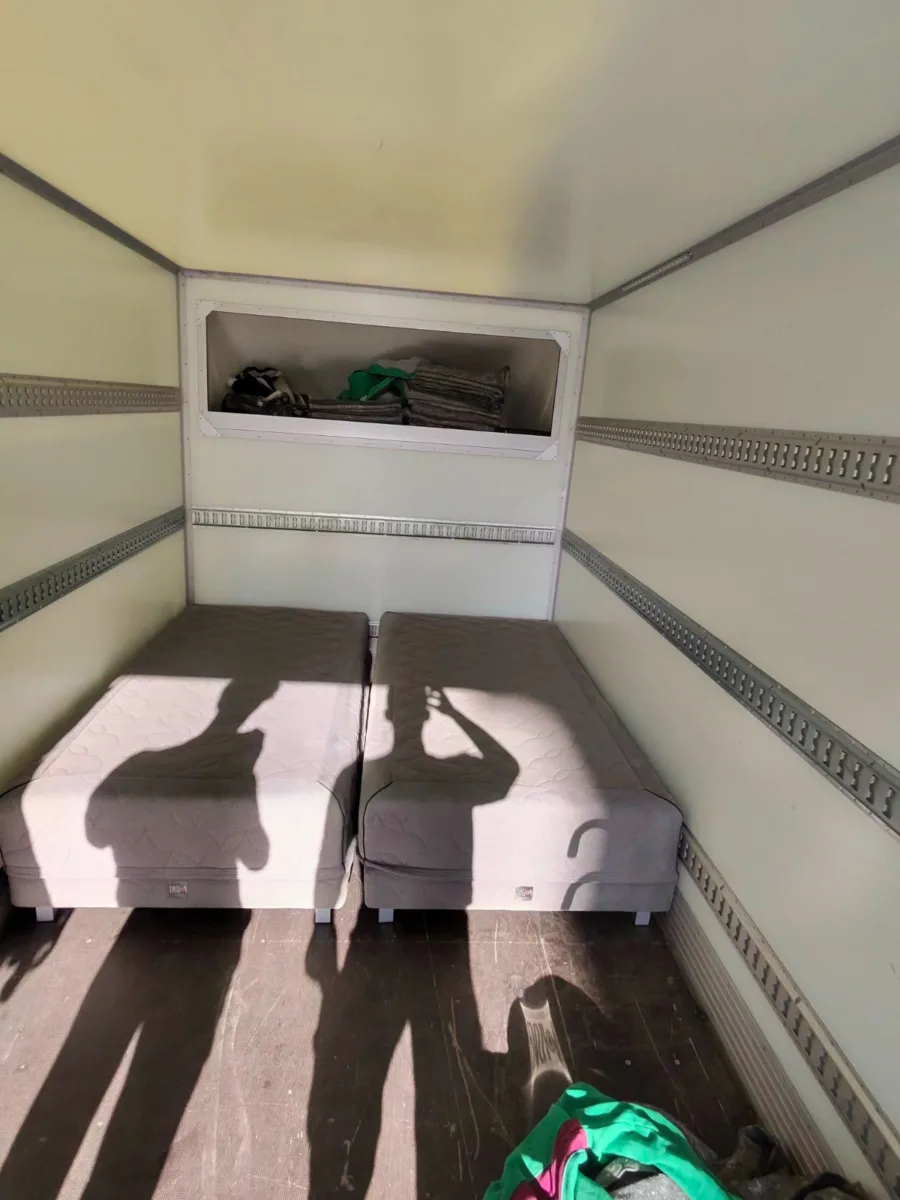 Flytning af seng fra København til Hellerup med fokus på sikkerhed og effektivitet. Vores teams håndterer alt fra pakning til transport.