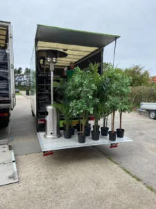 Transport af planter fra lokal planteskole i København, der sikrer sundhed og kvalitet. Vi tager os af dine planter hele vejen til din dør.