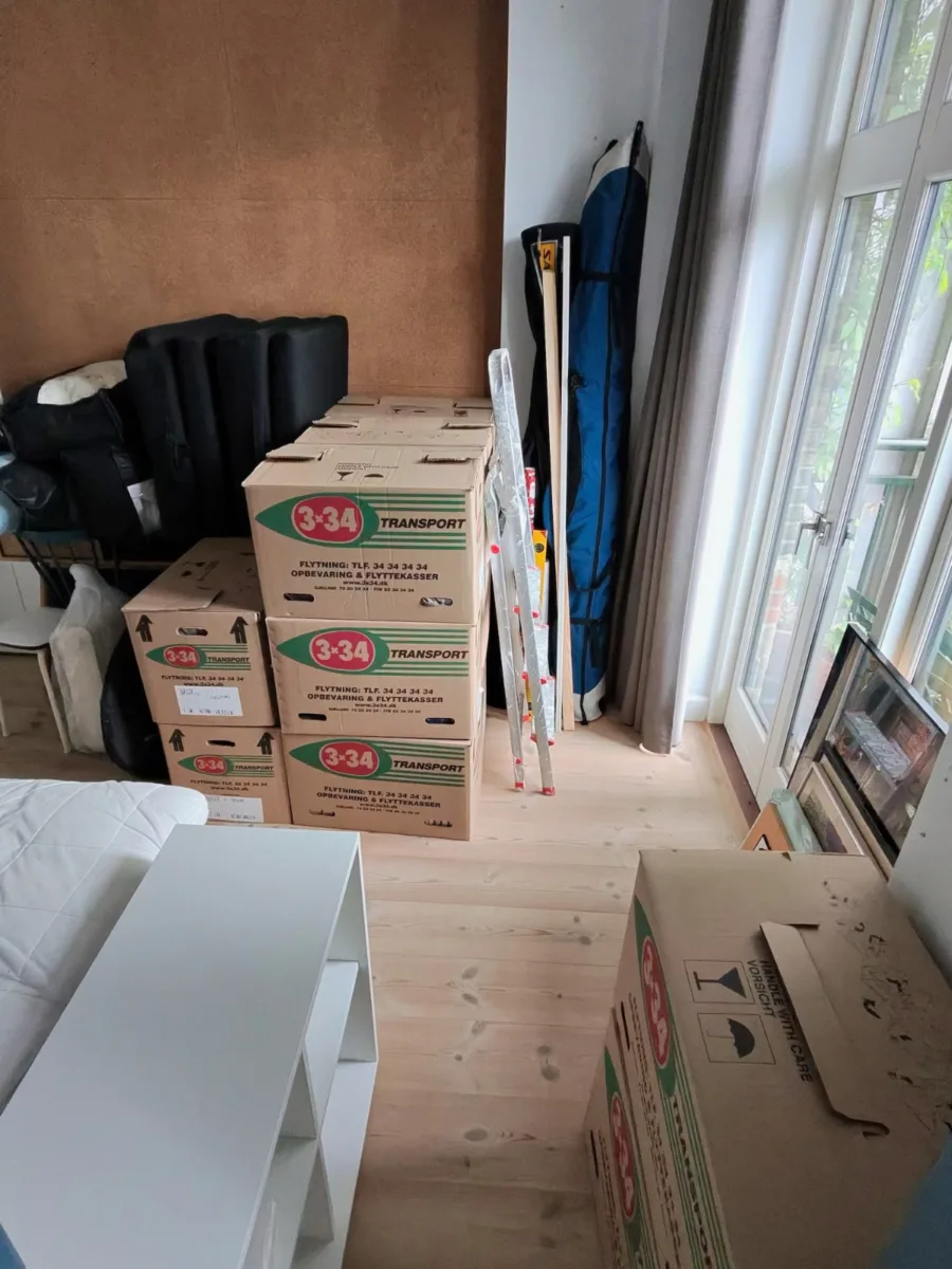 Nedpakning af værelse og indhold i en lejlighed på Frederiksberg